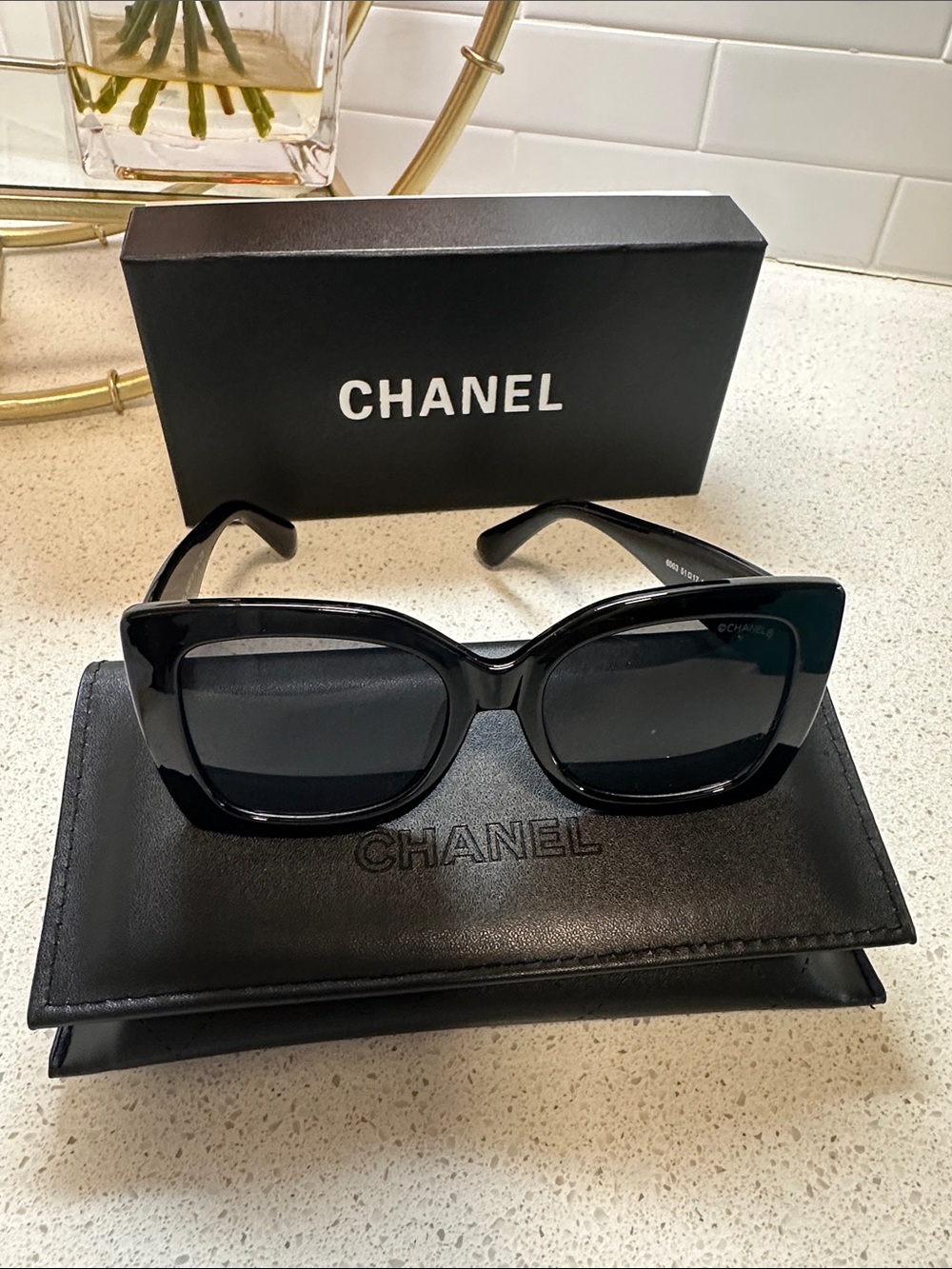 Authentic like new condition Chanel Sunglasses comes w/ chanel sunglasses case